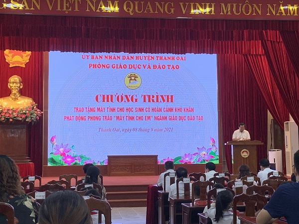 Ông Đoàn Việt Dũng Trưởng Phòng GD&ĐT Huyện Thanh Oai phát biểu tại chương trình